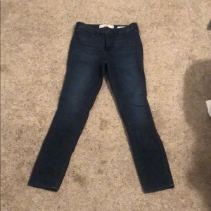 3S Dark wash high rise Hollister jeggings.